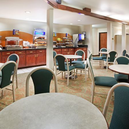 Hilton Garden Inn Colorado Springs Airport Exterior photo