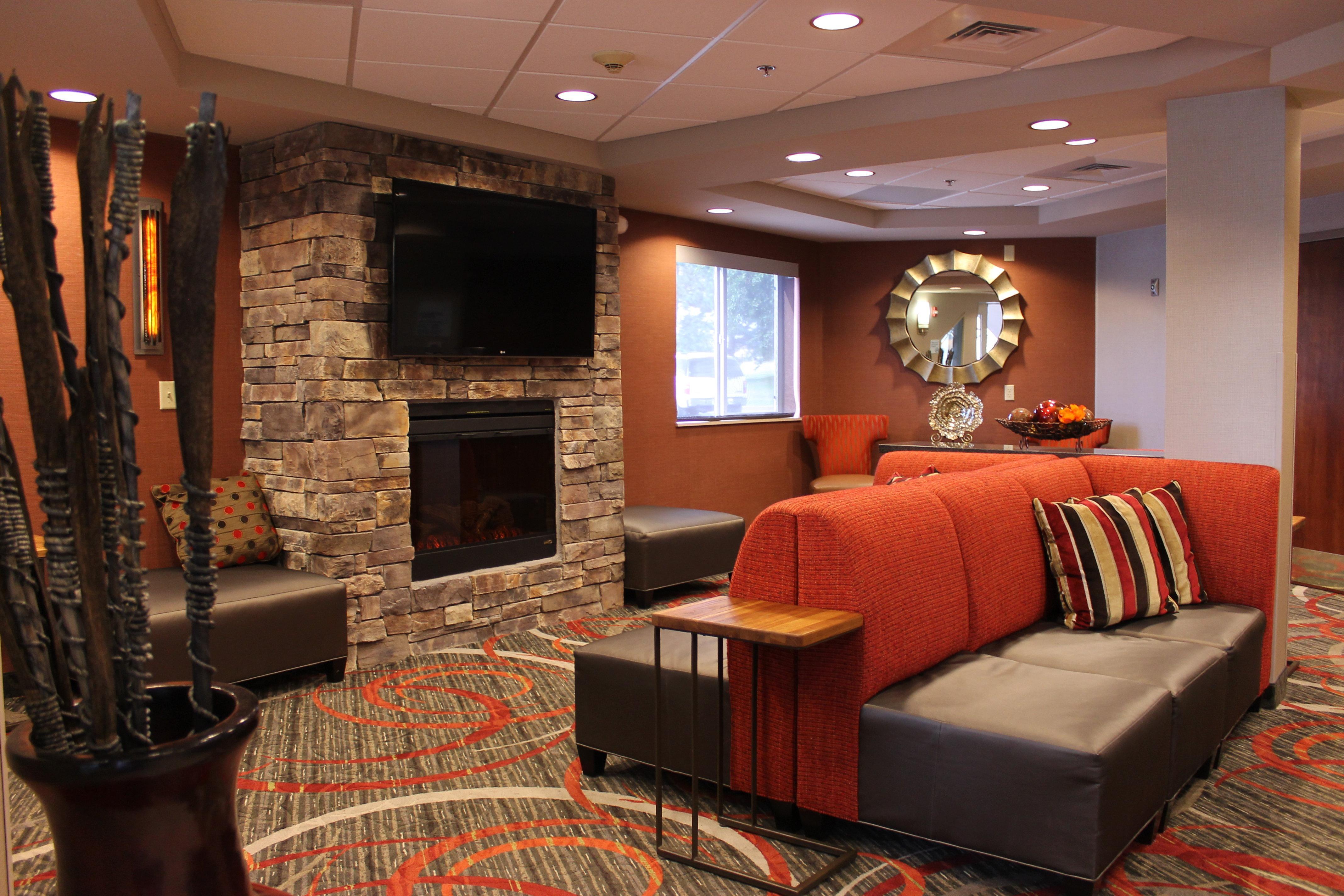 Hilton Garden Inn Colorado Springs Airport Exterior photo
