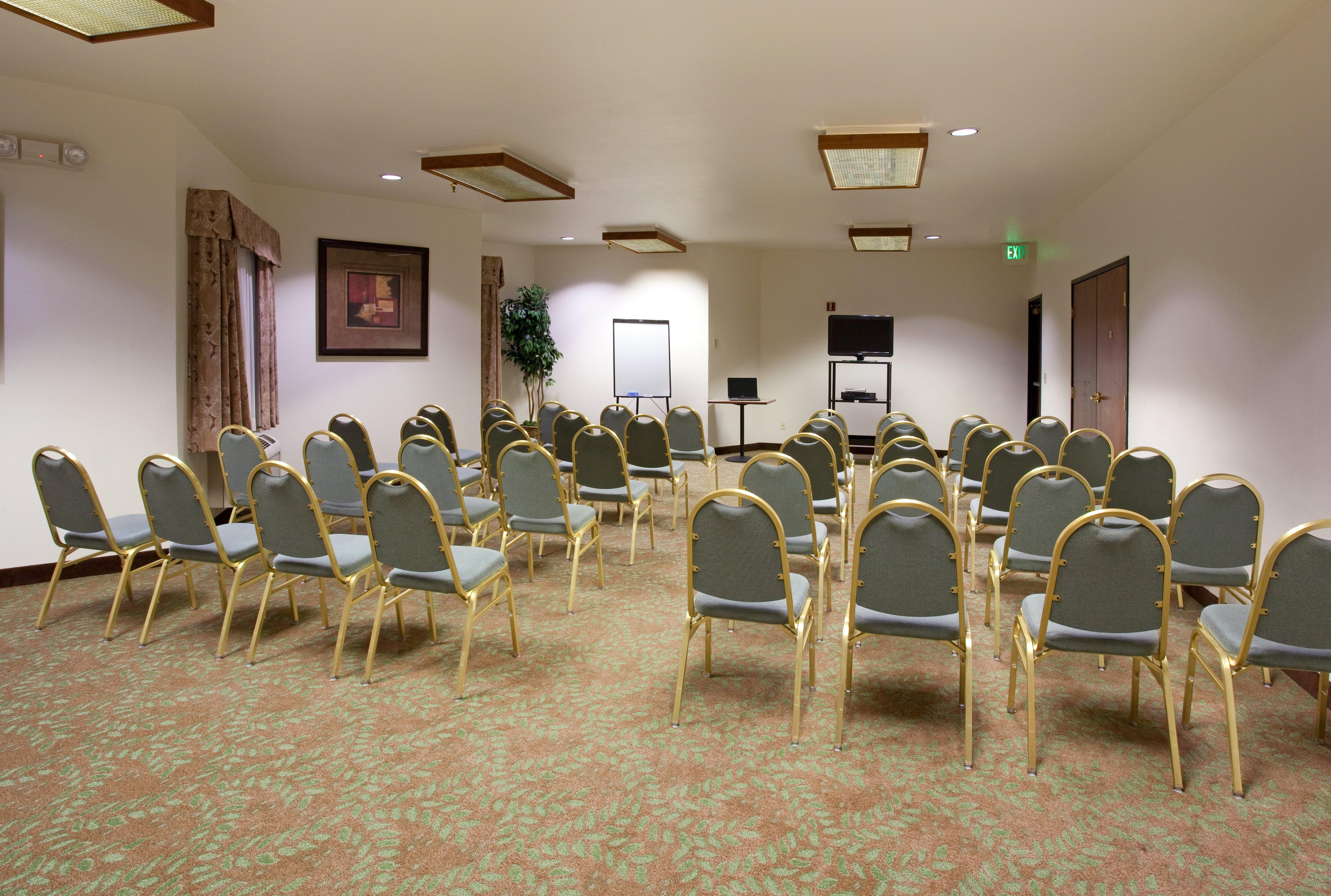 Hilton Garden Inn Colorado Springs Airport Exterior photo