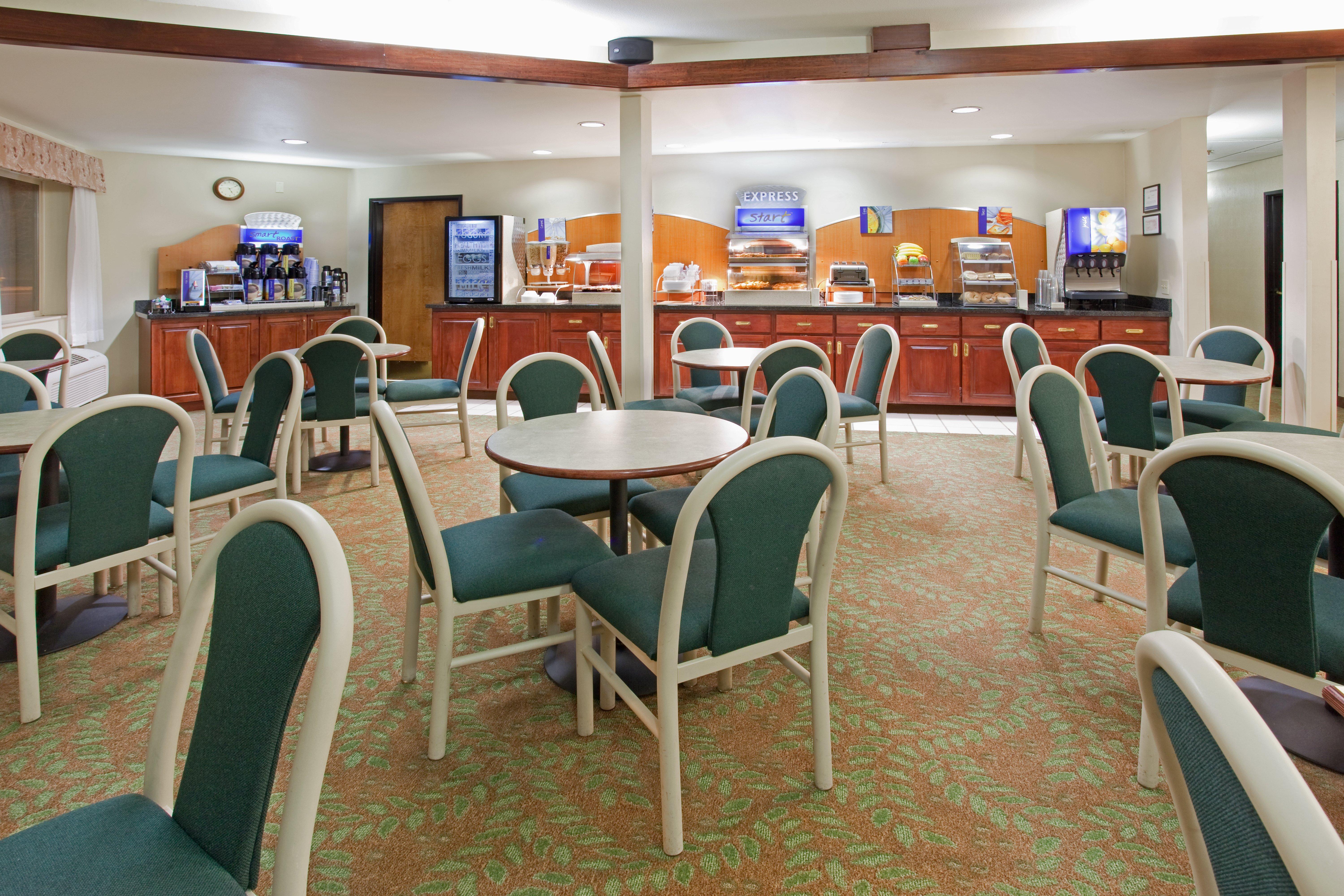 Hilton Garden Inn Colorado Springs Airport Exterior photo