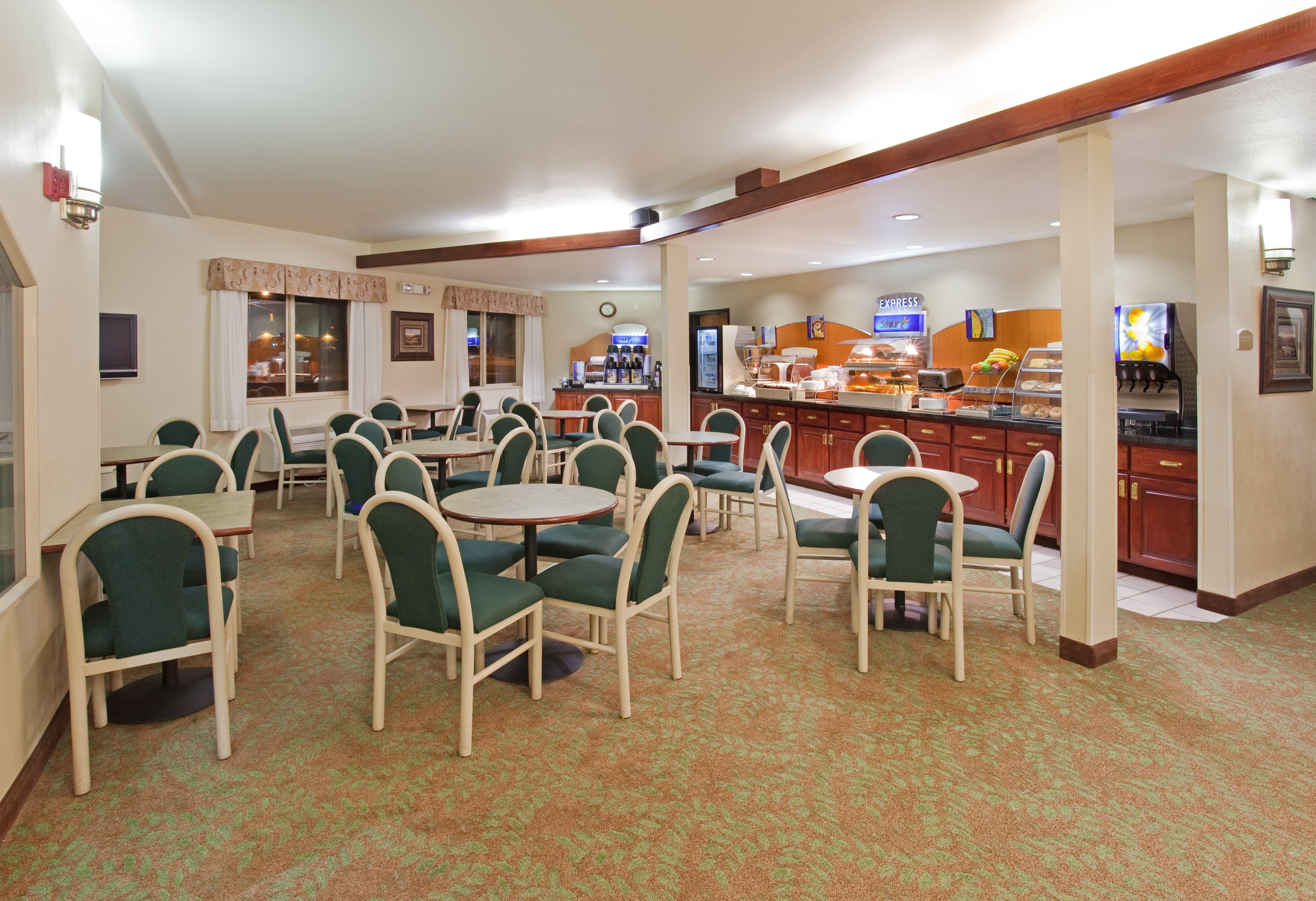 Hilton Garden Inn Colorado Springs Airport Exterior photo